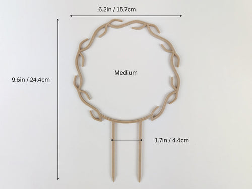 Medium wreath trellis shown with its dimensions