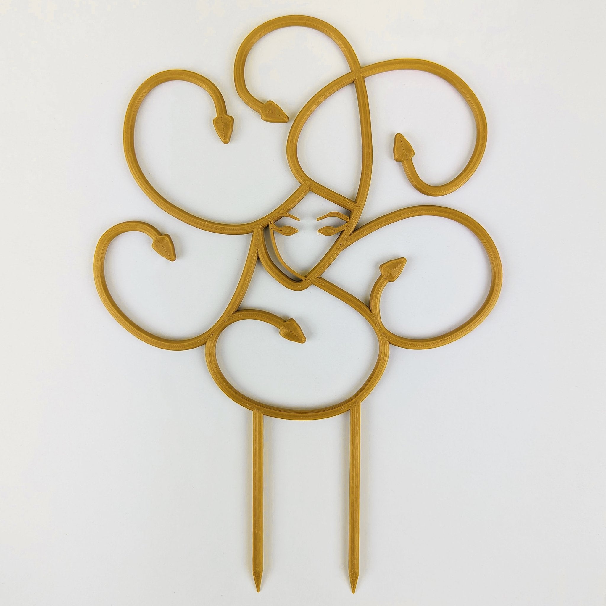 Medusa trellis in gold on a white background