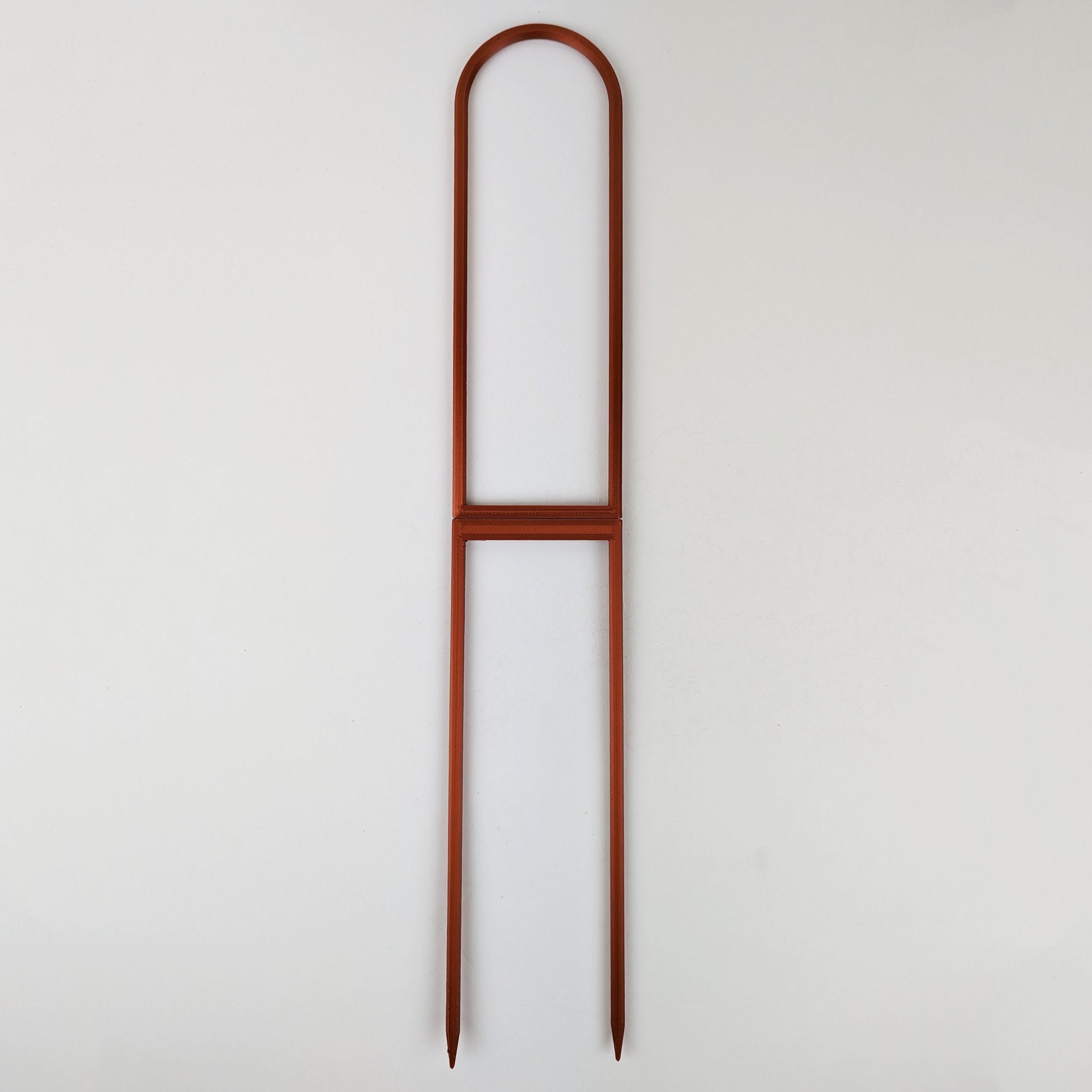 Extra large U trellis in copper on a white background
