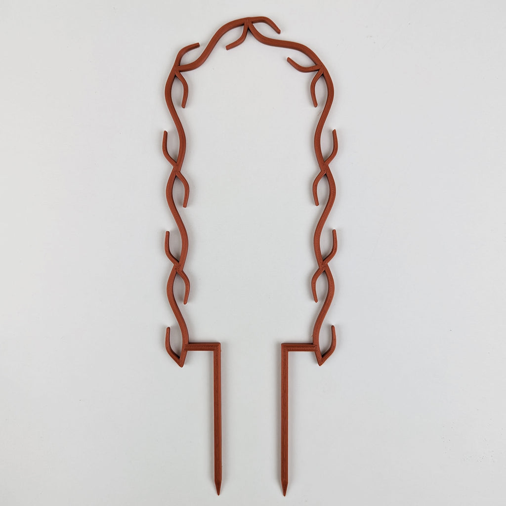 U wreath trellis in copper on a white background