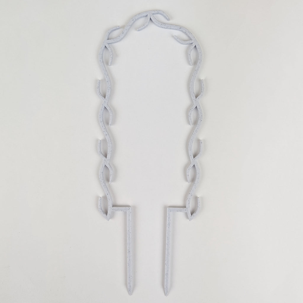 U wreath trellis in marble on a white background