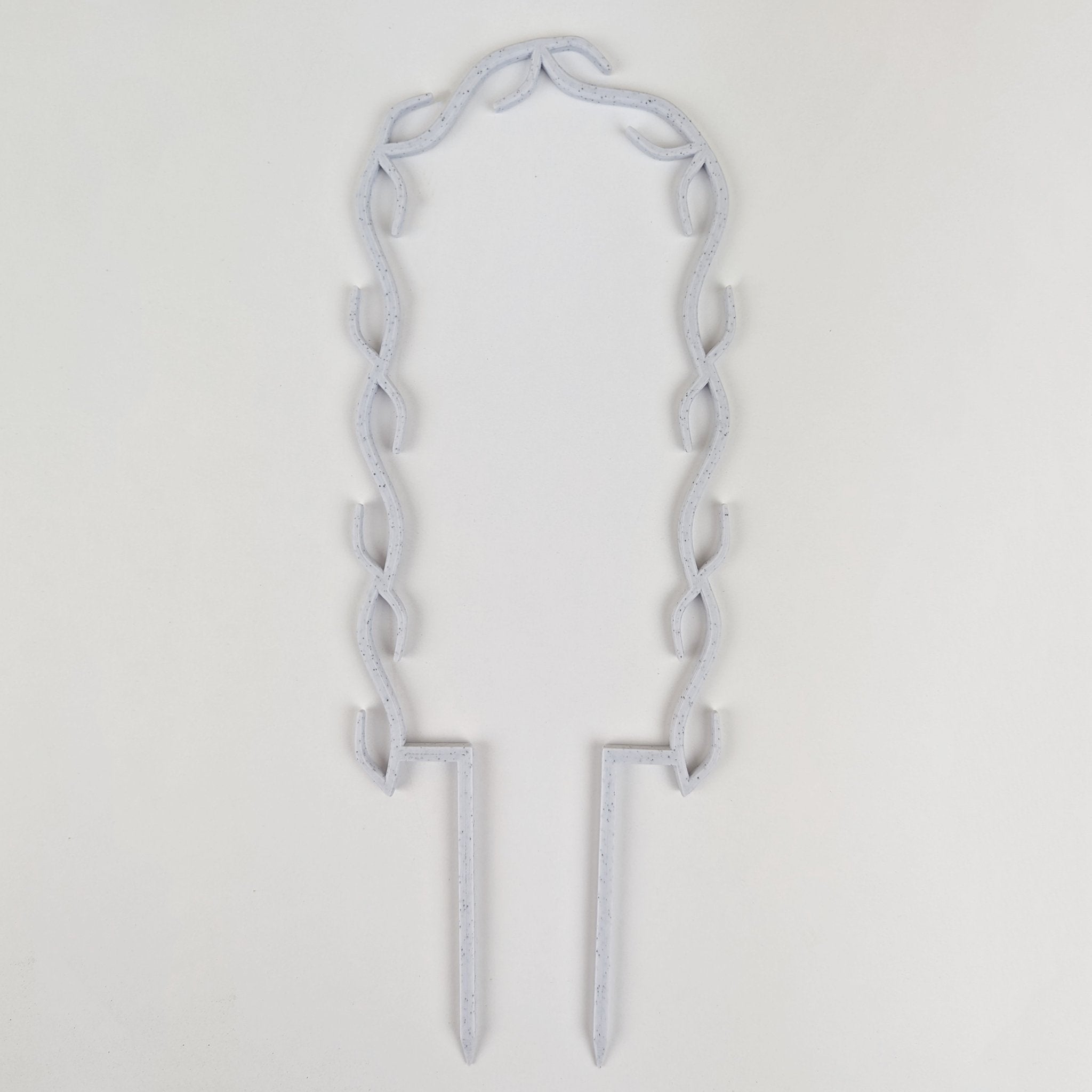 U wreath trellis in marble on a white background