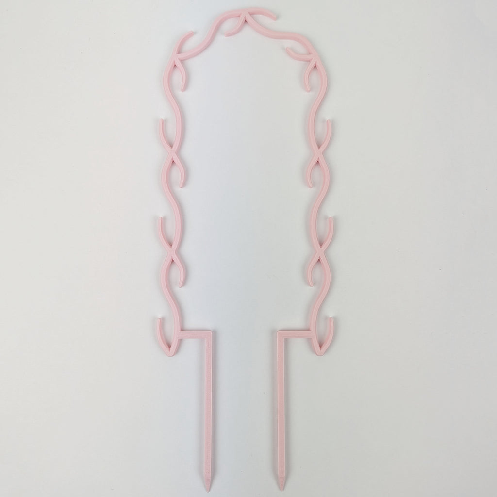 U wreath trellis in pastel pink on a white background
