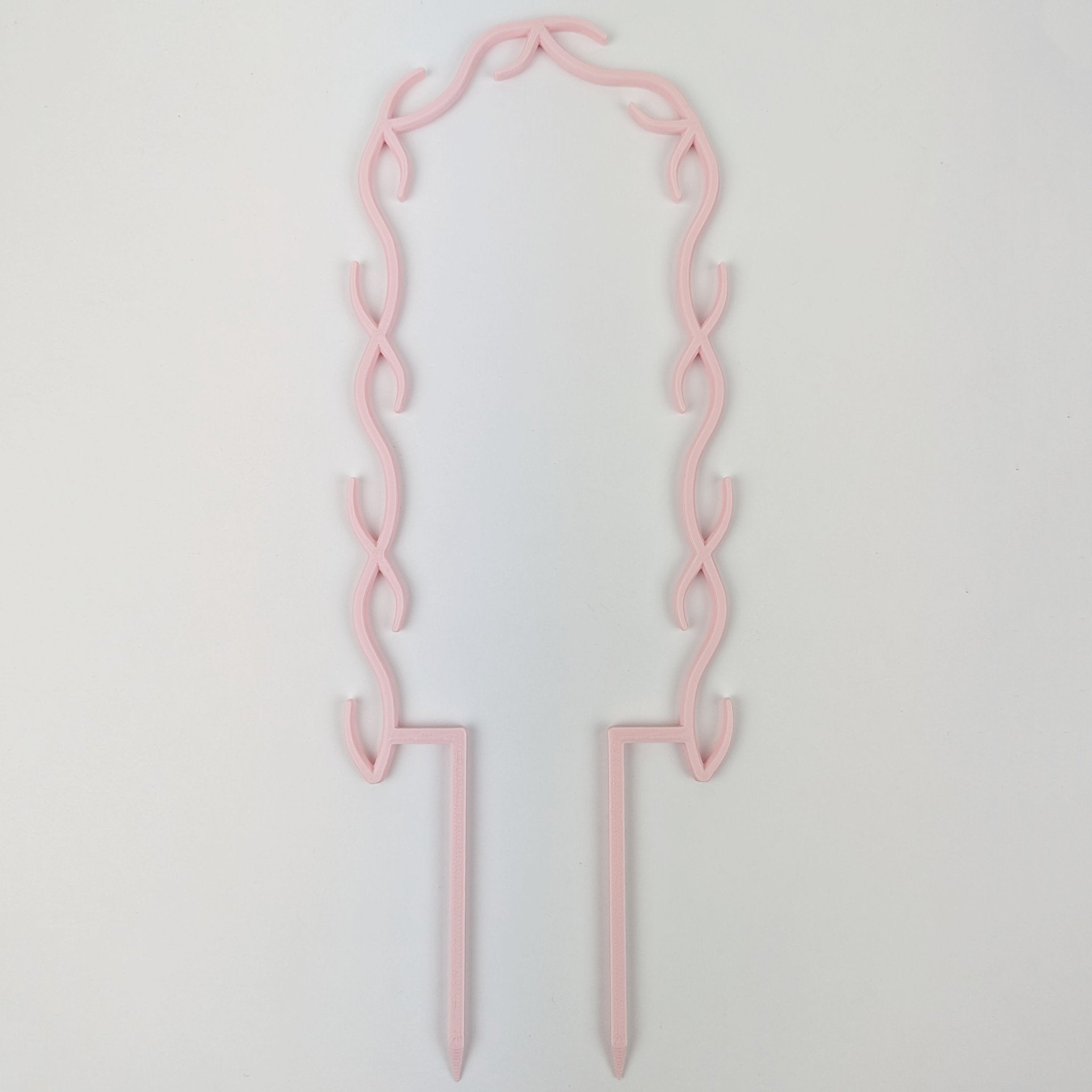 U wreath trellis in pastel pink on a white background