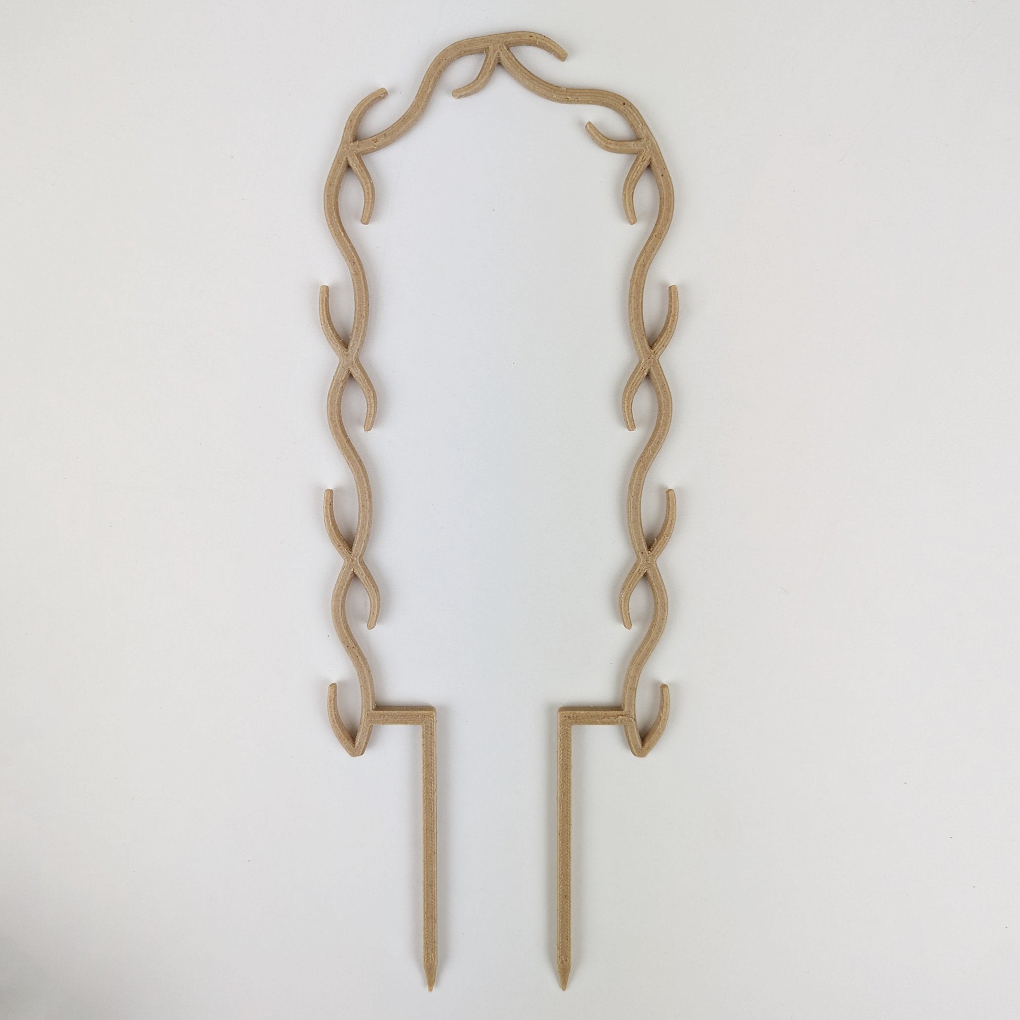 U wreath trellis in wood on a white background