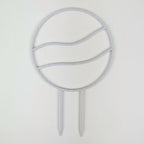 Wavy circle trellis in marble on a white background