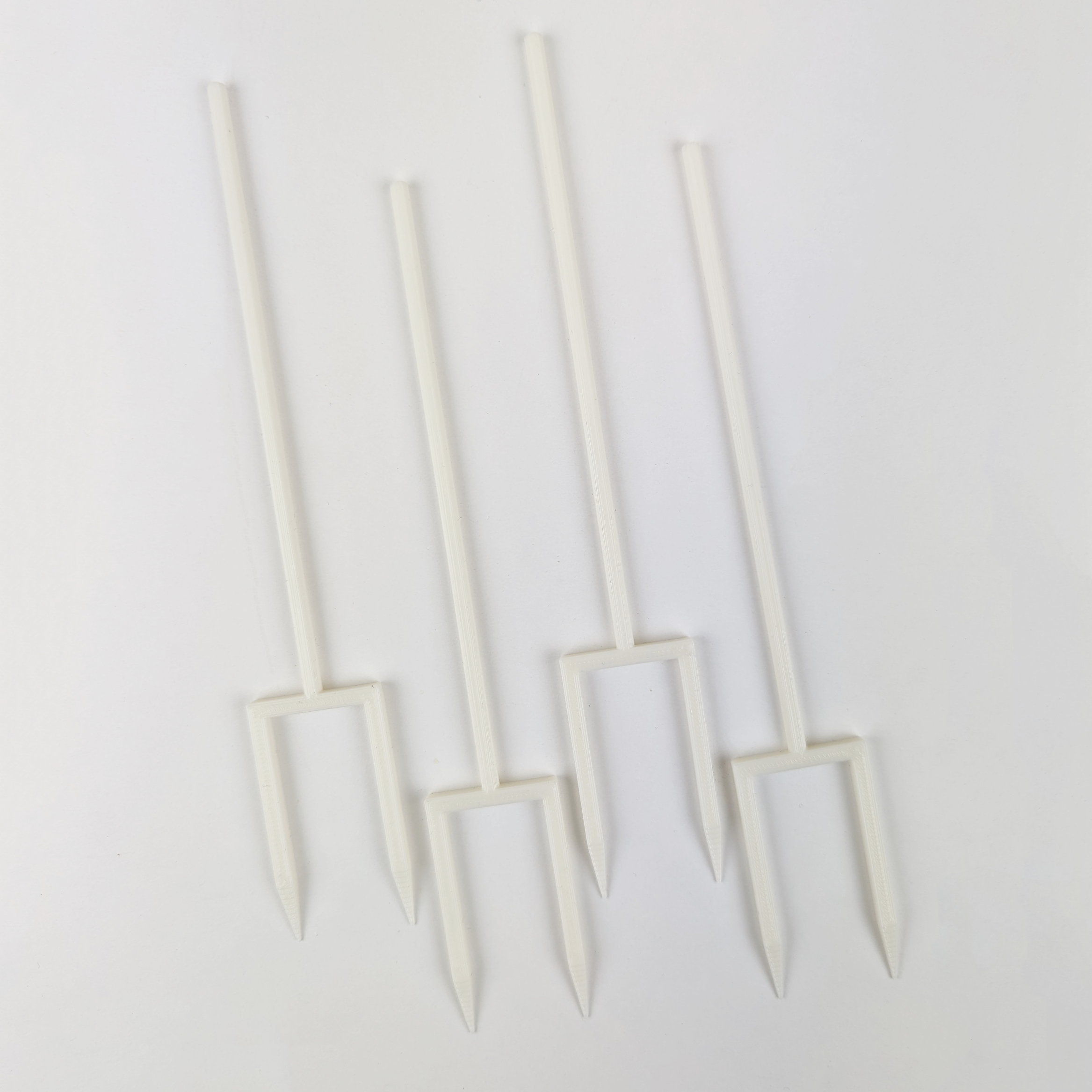 4 double legged stakes in the color white