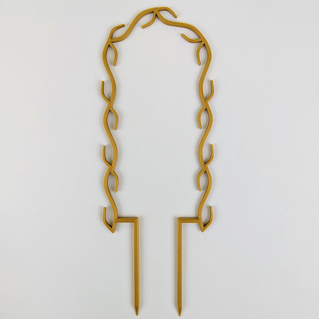 U Wreath Trellis in gold colour against a plain white background